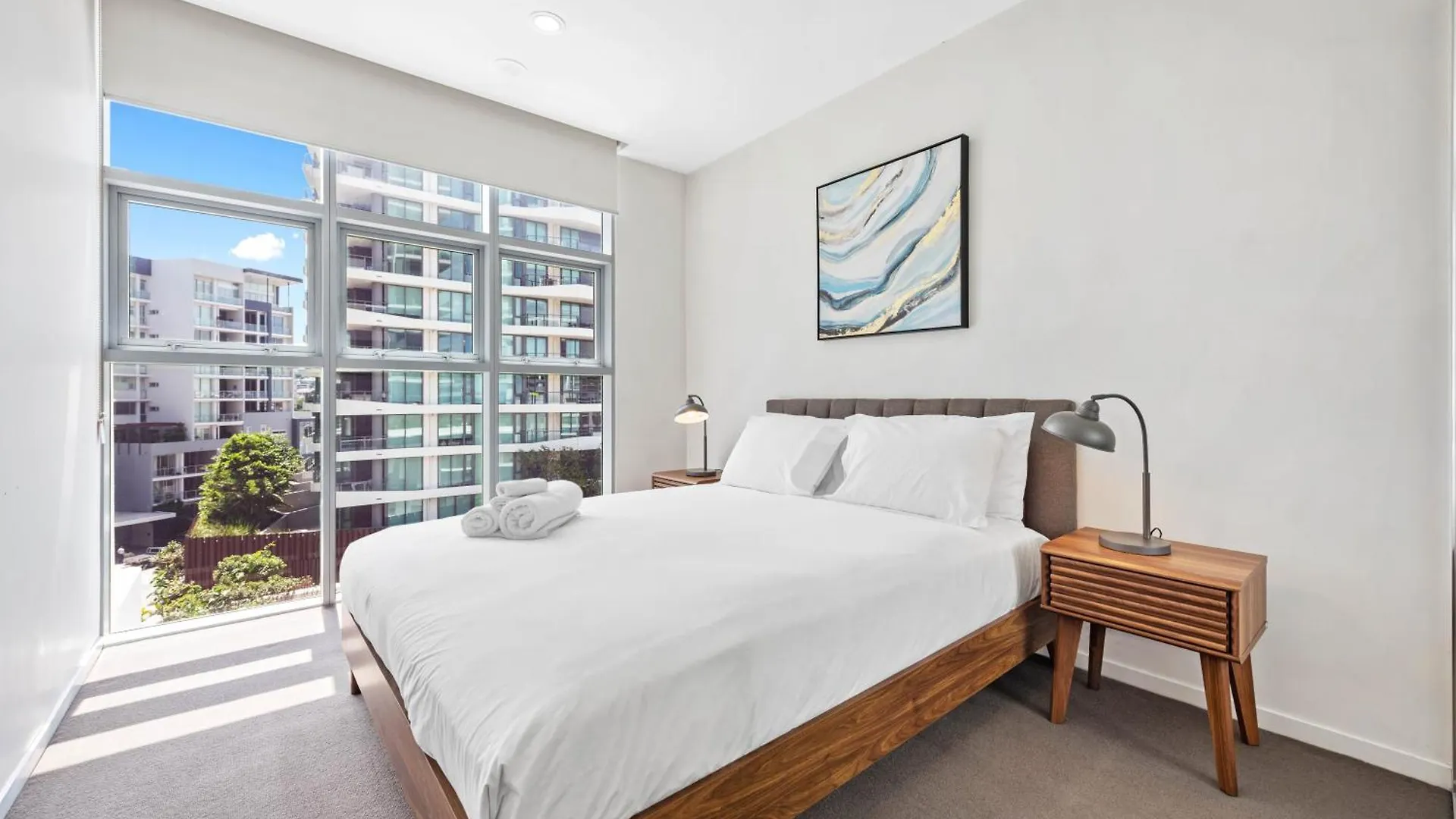 Spacious Portside Apt With Car Park, Bath And Balcony Brisbane