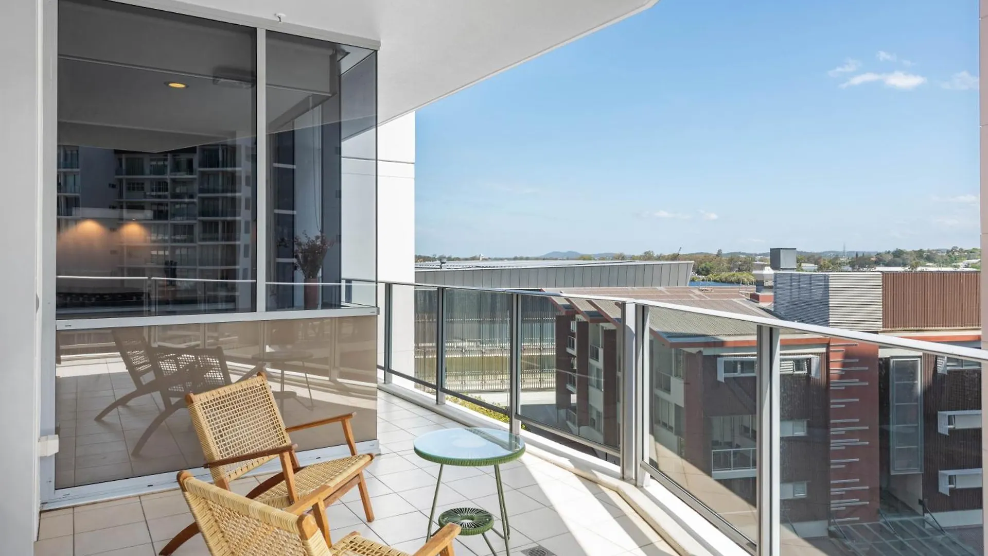 Spacious Portside Apt With Car Park, Bath And Balcony Μπρίσμπεϊν Αυστραλία